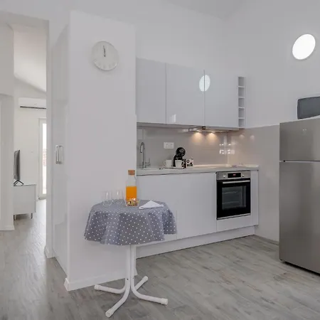 1 Bedroom Stunning In Appartement *