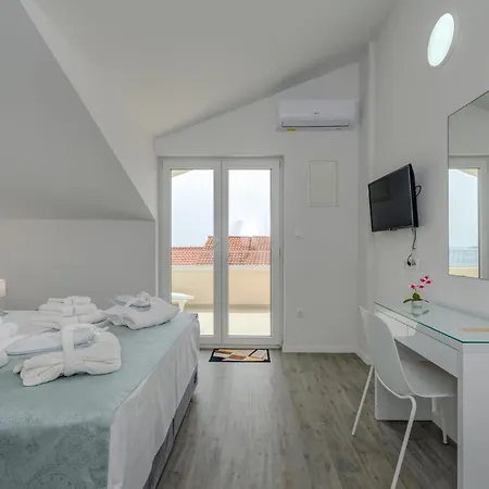1 Bedroom Amazing Apartment In Trogir Lejlighed