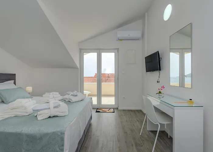 1 Bedroom Stunning In Apartment