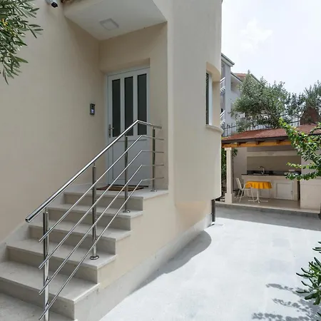 公寓 1 Bedroom Stunning In 特罗吉尔